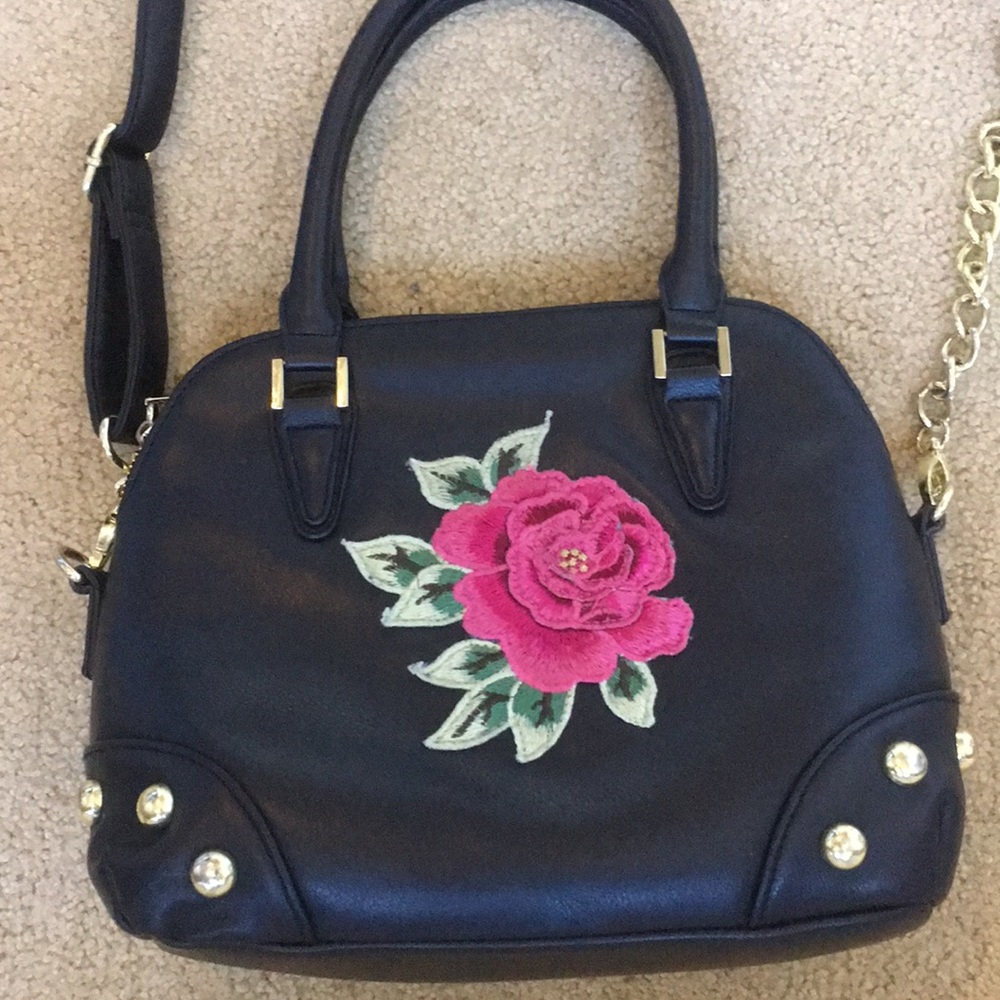 Embroidered flower purse